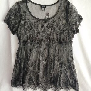 Torrid Size 00 Sheer Lace Top *with Flaw*